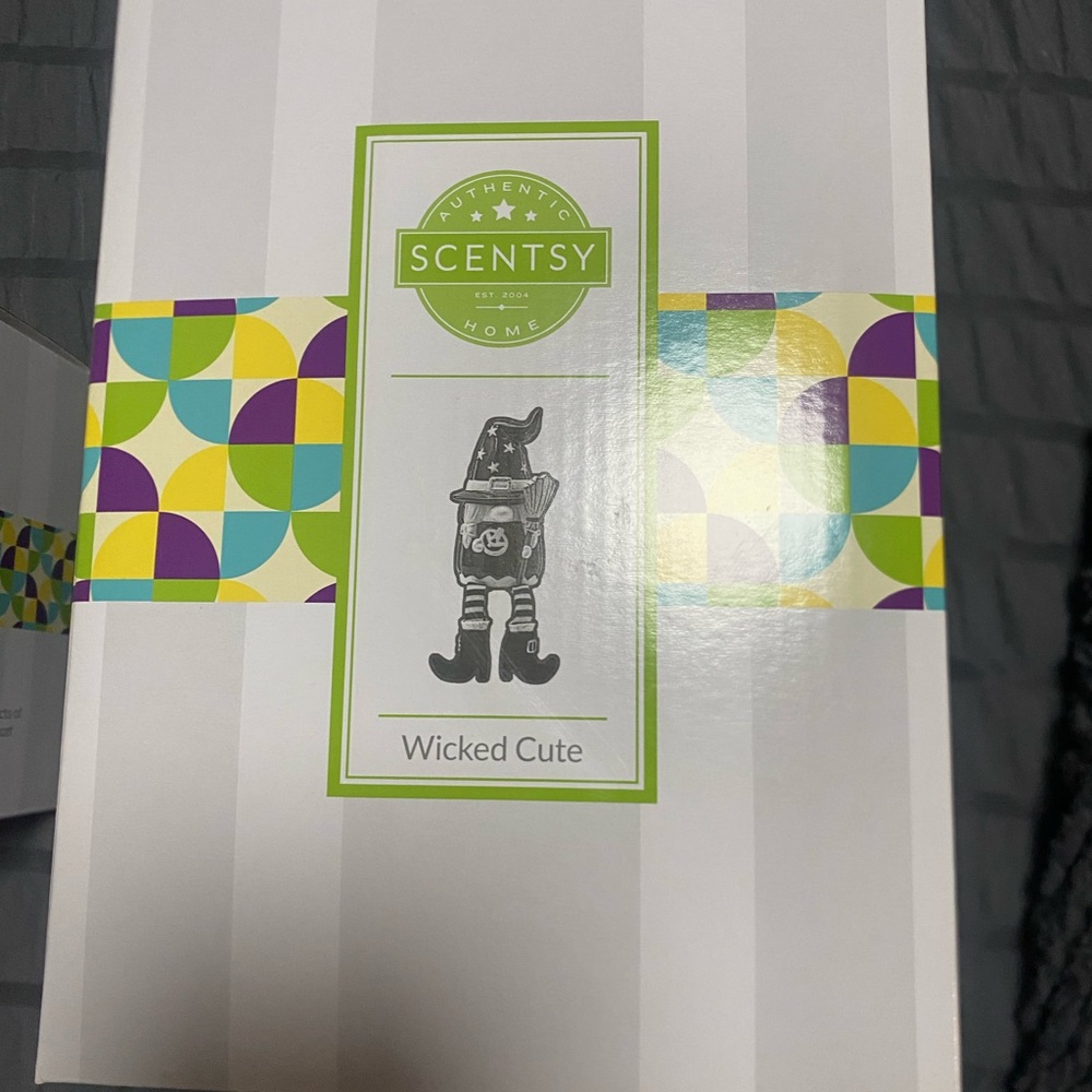 Brand New In Box Scentsy Wicked Cute Warmer - Picture 2 of 3